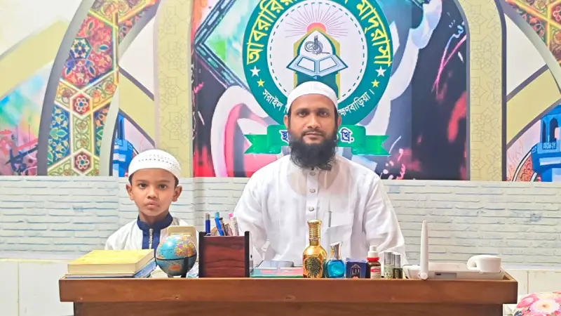 ৭৫ দিনে কোরআনের হাফেজ হলেন ৭ বছরের আদনান ! ৭৫ দিনে কোরআনের হাফেজ হলেন ৭ বছরের আদনান !