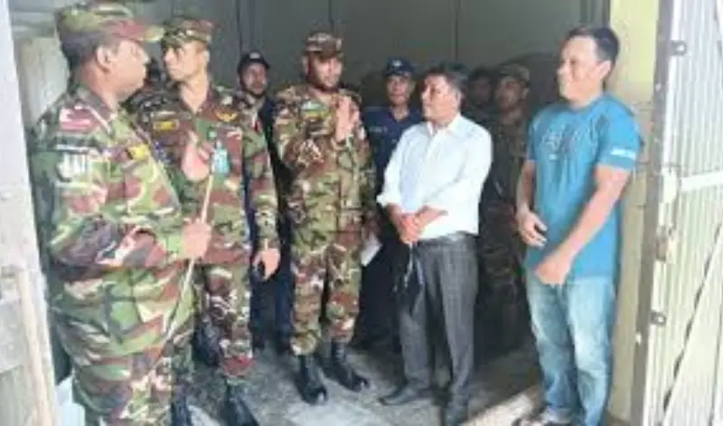 রাঙামাটিতে খাদ্য নিরাপত্তা নিয়ে প্রশ্ন: গুদামে সেনা অভিযান, বেরিয়ে এলো রাঙামাটিতে খাদ্য নিরাপত্তা নিয়ে প্রশ্ন: গুদামে সেনা অভিযান, বেরিয়ে এলো