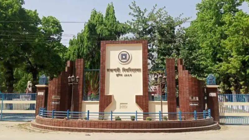 মধ্যরাতে রাজশাহী বিশ্ববিদ্যালয়ের রেজিস্ট্রারের বাড়িতে ককটেল বিস্ফোরণ