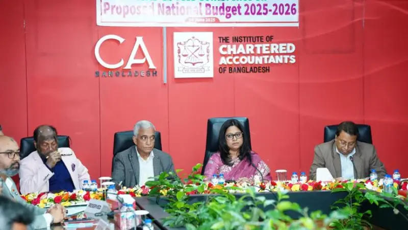 উচ্চ রাজস্ব লক্ষ্যমাত্রা অর্জন কঠিন, কর কাঠামোতে সংস্কারের আহ্বান