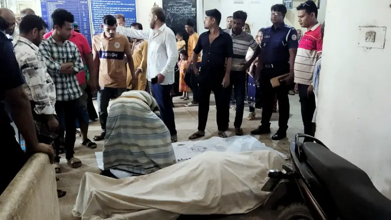 বেপরোয়া অটোরিকশার গতি যেন থামছেই না, নিল বৃদ্ধার জীবন বেপরোয়া অটোরিকশার গতি যেন থামছেই না, নিল বৃদ্ধার জীবন