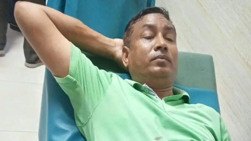 সাজাপ্রাপ্ত আসামির ছুরিকাঘাতে বগুড়ায় দুই পুলিশ সদস্য আহত সাজাপ্রাপ্ত আসামির ছুরিকাঘাতে বগুড়ায় দুই পুলিশ সদস্য আহত