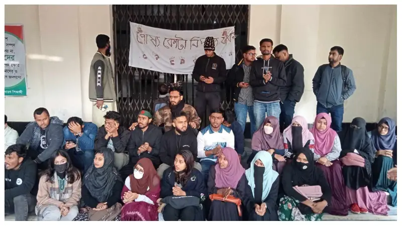 রাজশাহী বিশ্ববিদ্যালয়ে ‘কমপ্লিট শাটডাউন’ ঘোষণা রাজশাহী বিশ্ববিদ্যালয়ে ‘কমপ্লিট শাটডাউন’ ঘোষণা