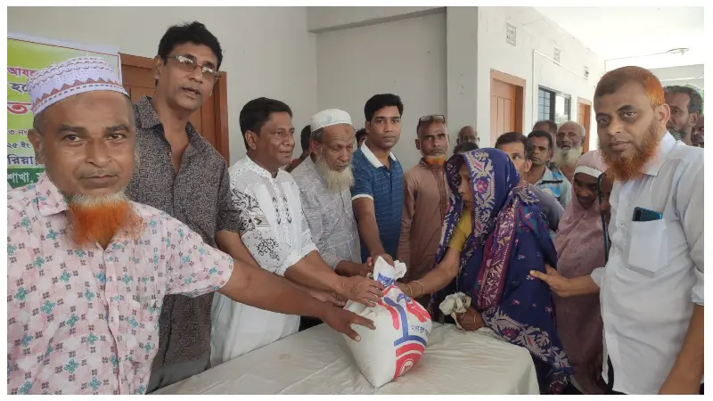 ঈদুল আযহা উপলক্ষ্যে সাটুরিয়ায় ৬৭৬ অসহায় পরিবারে খাদ্যসামগ্রী বিতরণ ঈদুল আযহা উপলক্ষ্যে সাটুরিয়ায় ৬৭৬ অসহায় পরিবারে খাদ্যসামগ্রী বিতরণ