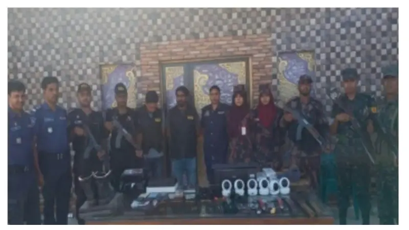 রামুতে যৌথ অভিযান: অস্ত্র-মেশিন উদ্ধার, ১৭ মামলার ডাকাত পলাতক রামুতে যৌথ অভিযান: অস্ত্র-মেশিন উদ্ধার, ১৭ মামলার ডাকাত পলাতক