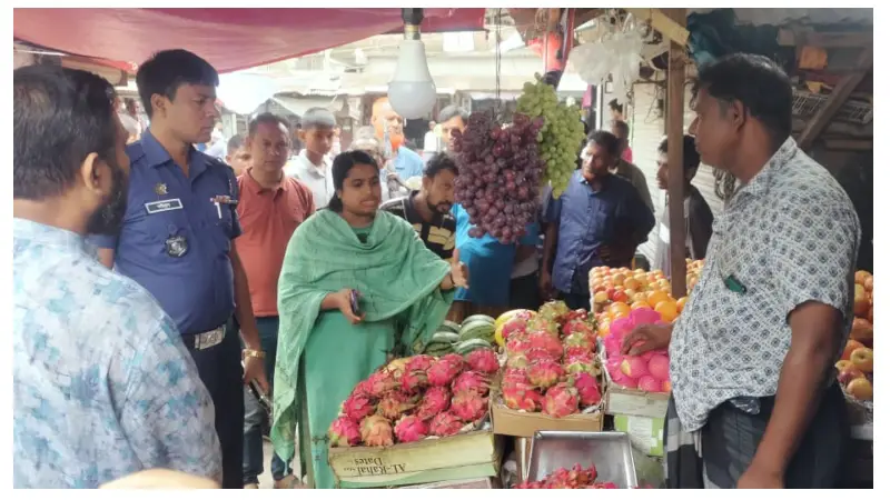 ব্যবসায়ীরা গিলে খাচ্ছে ফুটপাত, নিরসনে কাজ করছে প্রশাসন ব্যবসায়ীরা গিলে খাচ্ছে ফুটপাত, নিরসনে কাজ করছে প্রশাসন