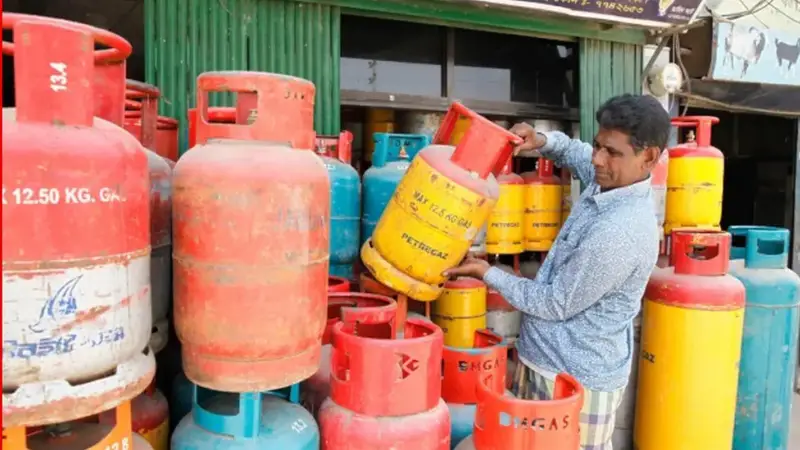 বাড়বে নাকি কমবে গ্যাসের দাম?