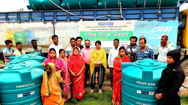 সাতক্ষীরার আশাশুনিতে বৃষ্টির পানি সংরক্ষণে ট্যাংক বিতরণ সাতক্ষীরার আশাশুনিতে বৃষ্টির পানি সংরক্ষণে ট্যাংক বিতরণ