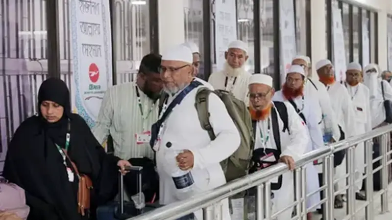 হজ শেষে দেশে ফিরলেন ৬৩ হাজার হাজী, কিন্তু ৪২ জন আর ফিরলেন না