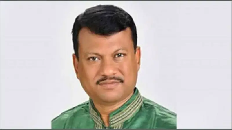 শেখ হাসিনার পরিবার ও নেতাকর্মীরা চোরের মতো পালিয়ে গেছে: সাইফুল নীরব শেখ হাসিনার পরিবার ও নেতাকর্মীরা চোরের মতো পালিয়ে গেছে: সাইফুল নীরব