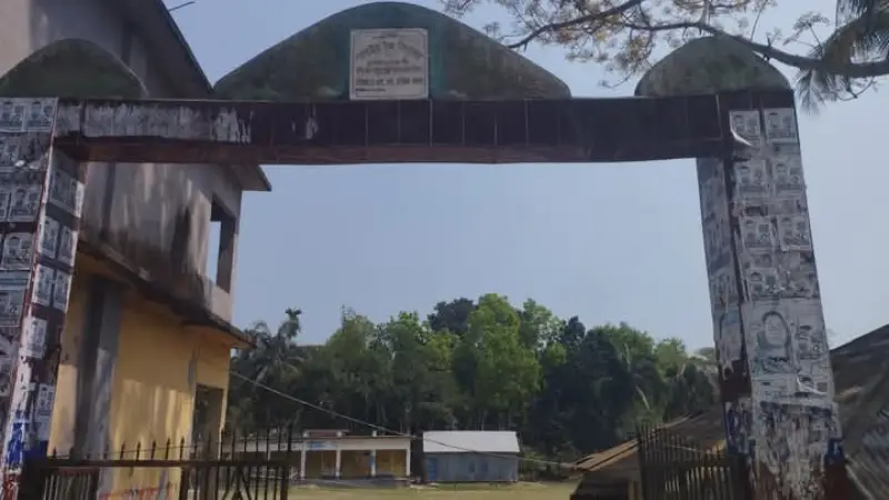 কাশিয়ানীতে সভাপতির অসদাচরণে শিক্ষকদের ক্লাশ বর্জন কাশিয়ানীতে সভাপতির অসদাচরণে শিক্ষকদের ক্লাশ বর্জন