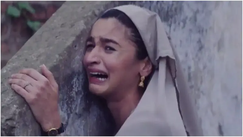 অপারেশন ‘সিঁদুর’ সমর্থন করে বেকায়দায় আলিয়া ভাট অপারেশন ‘সিঁদুর’ সমর্থন করে বেকায়দায় আলিয়া ভাট