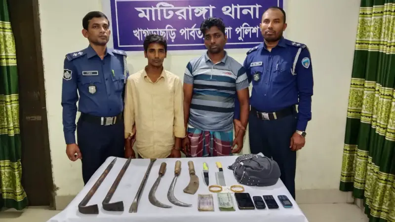 নোয়াখালীর কুখ্যাত কালা ডাকাত বিপুল পরিমাণ দেশীয় অস্ত্র ও নগদ টাকাসহ গ্রেপ্তার নোয়াখালীর কুখ্যাত কালা ডাকাত বিপুল পরিমাণ দেশীয় অস্ত্র ও নগদ টাকাসহ গ্রেপ্তার