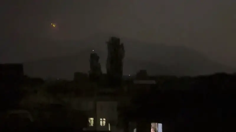 ব্ল্যাকআউট, ড্রোন: যুদ্ধবিরতির পর শনিবার রাতে কী ঘটেছিল কাশ্মীরে? ব্ল্যাকআউট, ড্রোন: যুদ্ধবিরতির পর শনিবার রাতে কী ঘটেছিল কাশ্মীরে?