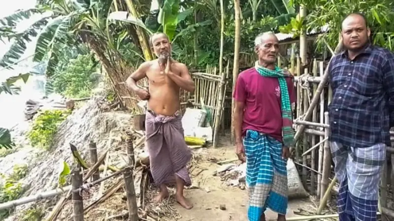 ঢেপা নদীর গর্ভে বসতভিটা, আতঙ্কে বীরগঞ্জের নদী পাড়ের মানুষ ঢেপা নদীর গর্ভে বসতভিটা, আতঙ্কে বীরগঞ্জের নদী পাড়ের মানুষ