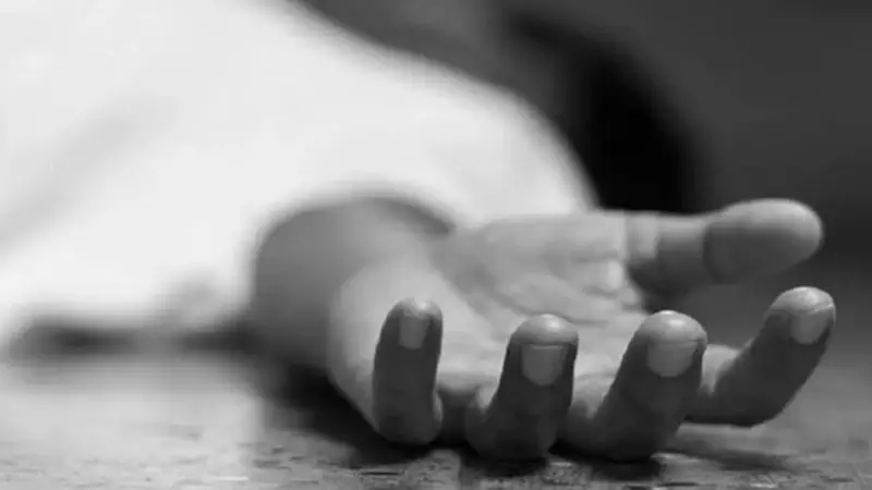 উত্তরায় রূপায়ণ সিটির ছাদ থেকে পড়ে রং ঠিকাদারের মৃত্যু উত্তরায় রূপায়ণ সিটির ছাদ থেকে পড়ে রং ঠিকাদারের মৃত্যু