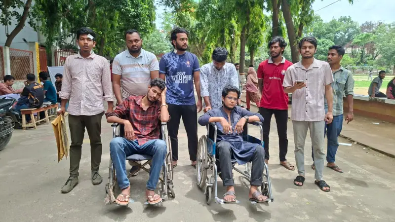 তিতুমীর কলেজে হামলার প্রতিবাদে আহত শিক্ষার্থীদের ছয় দফা দাবি তিতুমীর কলেজে হামলার প্রতিবাদে আহত শিক্ষার্থীদের ছয় দফা দাবি