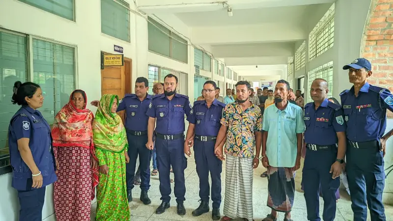 রংপুরে ইরানী দম্পতিকে মারধরের ঘটনায় ৪ জন গ্রেফতার রংপুরে ইরানী দম্পতিকে মারধরের ঘটনায় ৪ জন গ্রেফতার