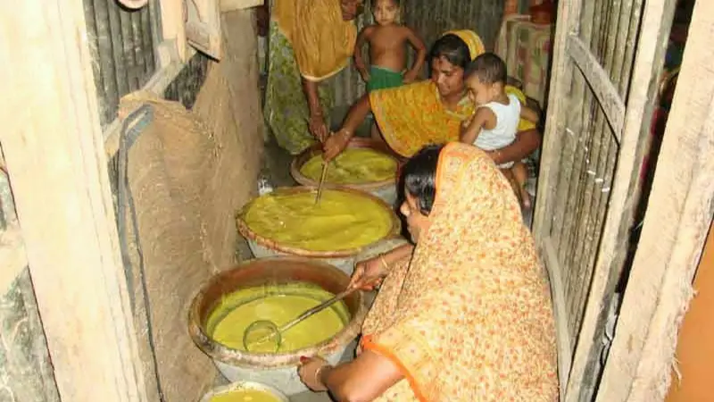 হাতে তৈরি কাসুন্দি বিক্রি করে নারীদের স্বাবলম্বী হওয়ার চেষ্টা হাতে তৈরি কাসুন্দি বিক্রি করে নারীদের স্বাবলম্বী হওয়ার চেষ্টা