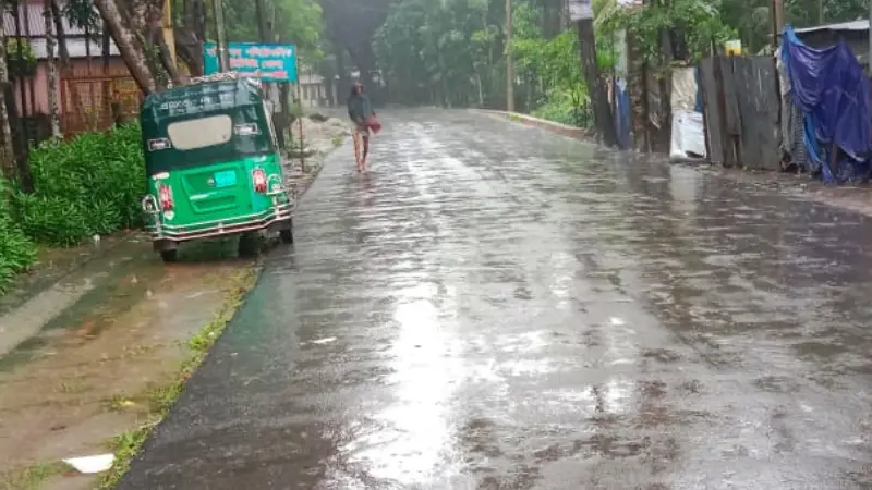 টানা বৃষ্টিতে জনদুর্ভোগ সৃষ্টি, ভোলার সাথে স্থানীয় নৌযোগাযোগ বন্ধ টানা বৃষ্টিতে জনদুর্ভোগ সৃষ্টি, ভোলার সাথে স্থানীয় নৌযোগাযোগ বন্ধ