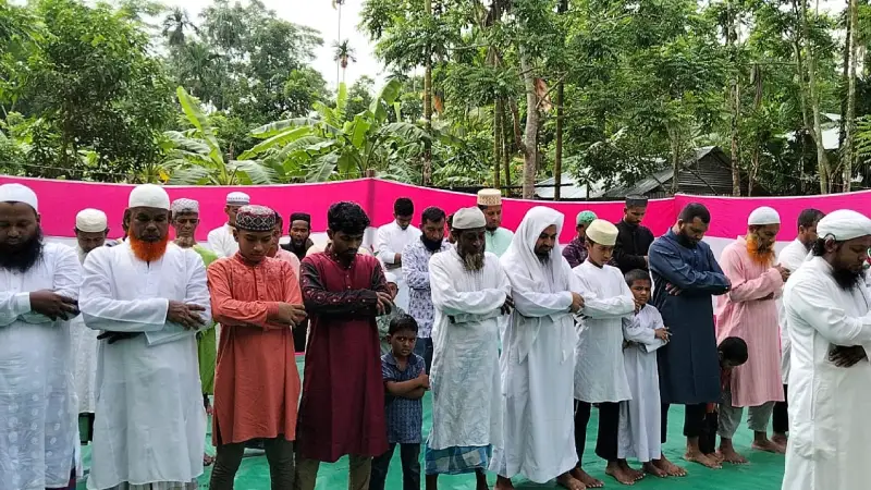 সৌদি আরবের সঙ্গে মিল রেখে ঝালকাঠিতে ঈদ উদযাপন সৌদি আরবের সঙ্গে মিল রেখে ঝালকাঠিতে ঈদ উদযাপন