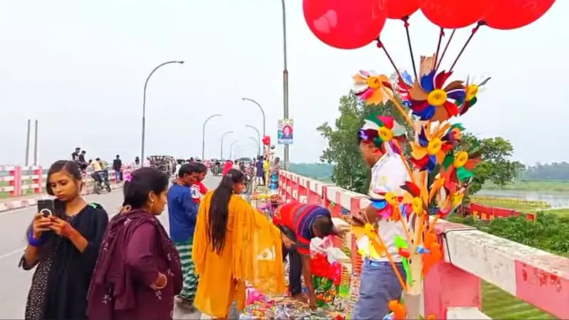 ঈদের আনন্দে মুখর নাগরপুরের কেদারপুর সেতু: পর্যটকদের উপচে পড়া ভিড় ঈদের আনন্দে মুখর নাগরপুরের কেদারপুর সেতু: পর্যটকদের উপচে পড়া ভিড়