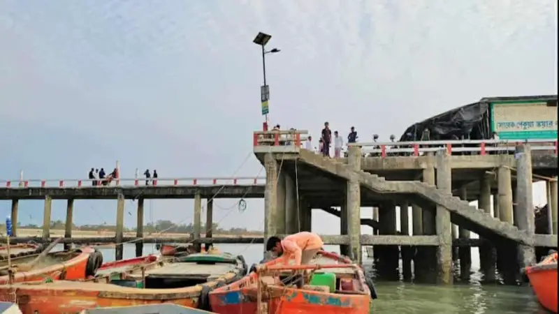 ২০ বছরেও সংস্কার হয়নি মগনামা -কুতুবদিয়া জেটিঘাট ২০ বছরেও সংস্কার হয়নি মগনামা -কুতুবদিয়া জেটিঘাট