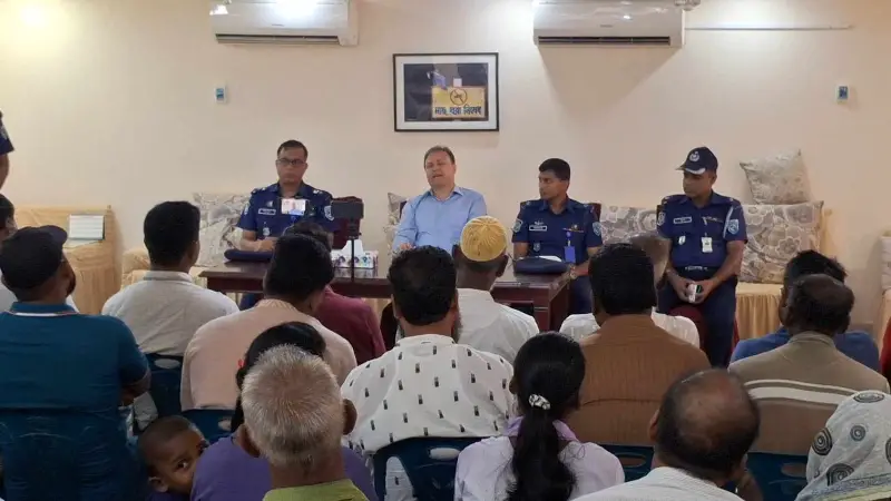 তেঁতুলিয়ায় সকল শ্রেণি-পেশার মানুষের সঙ্গে এডিশনাল ডিআইজির মতবিনিময় সভা তেঁতুলিয়ায় সকল শ্রেণি-পেশার মানুষের সঙ্গে এডিশনাল ডিআইজির মতবিনিময় সভা