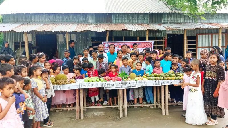 নতুন প্রজন্মকে দেশীয় ফল চিনাতে ফরিদপুরের এক অনন্য উদ্যোগ নতুন প্রজন্মকে দেশীয় ফল চিনাতে ফরিদপুরের এক অনন্য উদ্যোগ