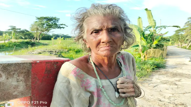 আমার দুনিয়ায় কেউ নাই আল্লাহ ছাড়া! আল্লাহ যা দেয় তাই খাই আমার দুনিয়ায় কেউ নাই আল্লাহ ছাড়া! আল্লাহ যা দেয় তাই খাই