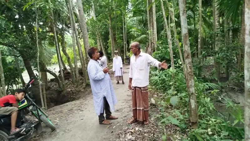 নেছারাবাদে রেকর্ডিয় খাল দখল, চলাচলে চরম জনদুর্ভোগ নেছারাবাদে রেকর্ডিয় খাল দখল, চলাচলে চরম জনদুর্ভোগ