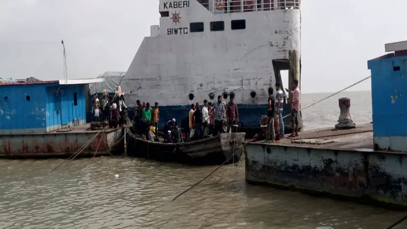 বৈরী আবহাওয়ায় ভোলার নৌপথ অচল, ঝুঁকিতে যাত্রী চলাচল বৈরী আবহাওয়ায় ভোলার নৌপথ অচল, ঝুঁকিতে যাত্রী চলাচল