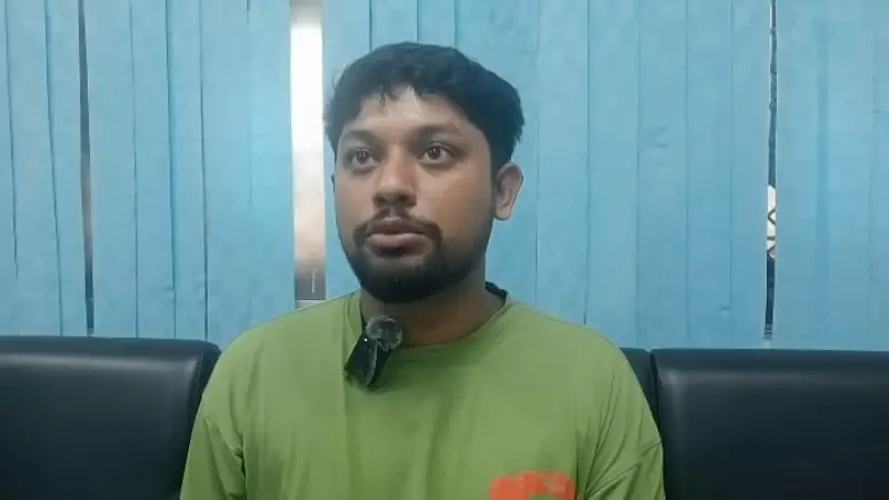 রাবিতে জালিয়াতি করে ভর্তি হতে এসে আটক এক শিক্ষার্থী রাবিতে জালিয়াতি করে ভর্তি হতে এসে আটক এক শিক্ষার্থী