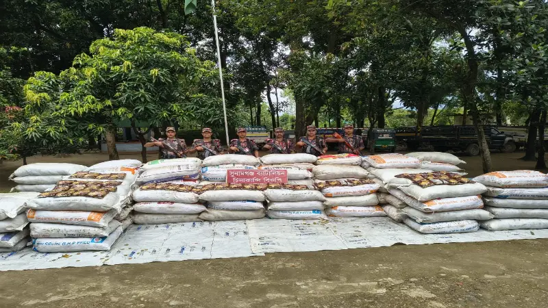 এবার জব্দ ৫৫ লাখ টাকার ভারতীয় ফুসকা! এবার জব্দ ৫৫ লাখ টাকার ভারতীয় ফুসকা!