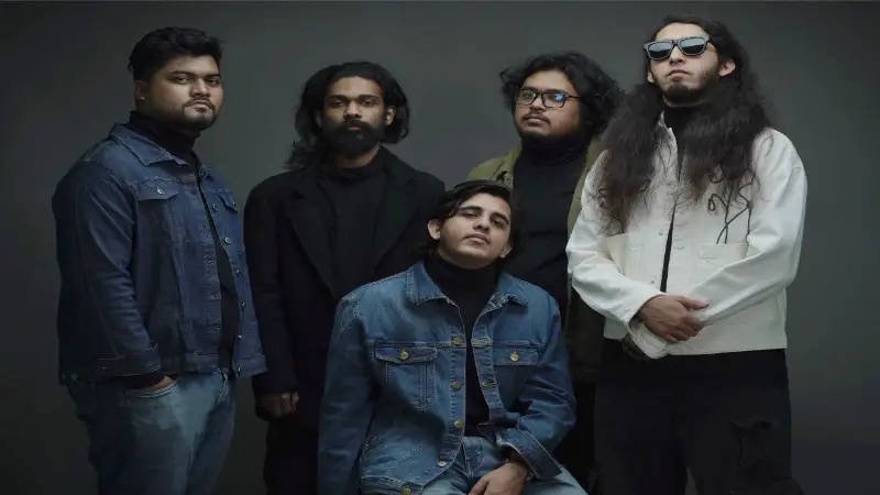 ফিরে আসছে অড সিগনেচার ফিরে আসছে অড সিগনেচার