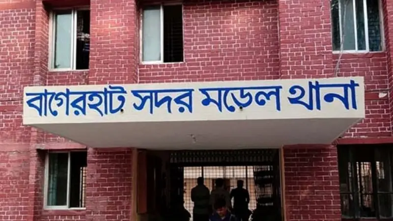 বাগেরহাটে চাচা-ভাইপোকে রাস্তা থেকে তুলে নিয়ে মারপিট, টাকায় মুক্ত বাগেরহাটে চাচা-ভাইপোকে রাস্তা থেকে তুলে নিয়ে মারপিট, টাকায় মুক্ত
