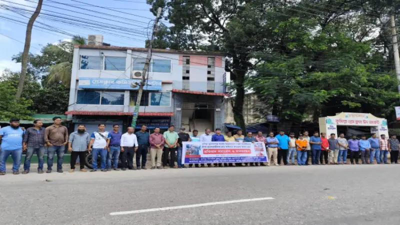 মুরাদনগরে সাংবাদিকদের উপর হামলায় বিএনপি নেতাকর্মীদের বিরুদ্ধে সাংবাদিকদের মামলা মুরাদনগরে সাংবাদিকদের উপর হামলায় বিএনপি নেতাকর্মীদের বিরুদ্ধে সাংবাদিকদের মামলা