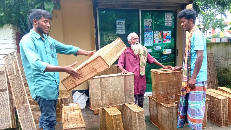ফাঁদ তৈরিতে কারিগরদের ব্যস্ততা থাকলেও অবহেলিত কারিগররা ফাঁদ তৈরিতে কারিগরদের ব্যস্ততা থাকলেও অবহেলিত কারিগররা