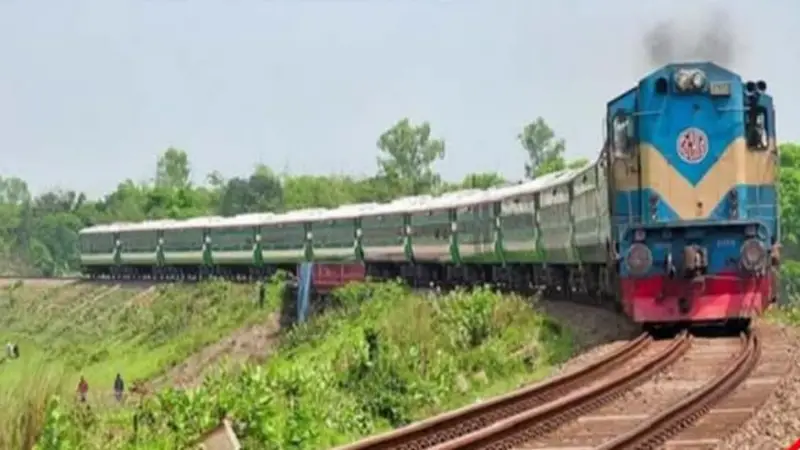 ভুল সিগন্যালে স্টেশনে যাত্রী রেখে চলে গেল ট্রেন! ভুল সিগন্যালে স্টেশনে যাত্রী রেখে চলে গেল ট্রেন!