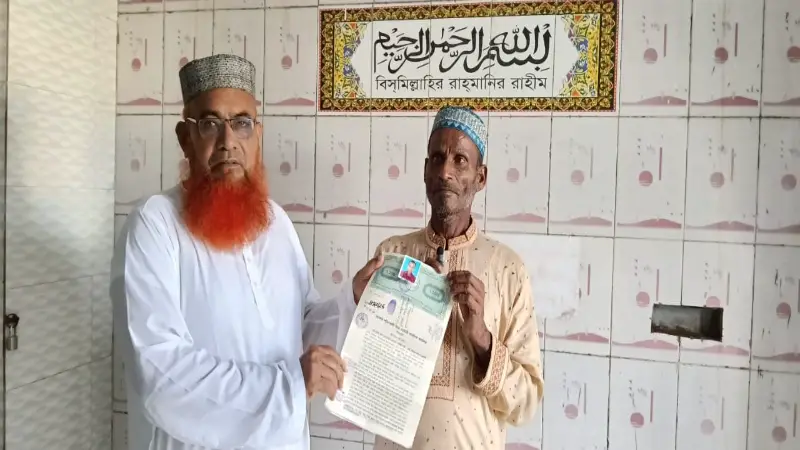 কুয়াকাটায় বেড়াতে এসে ইসলাম ধর্ম গ্রহণ করলেন নিত্য দাশ কুয়াকাটায় বেড়াতে এসে ইসলাম ধর্ম গ্রহণ করলেন নিত্য দাশ