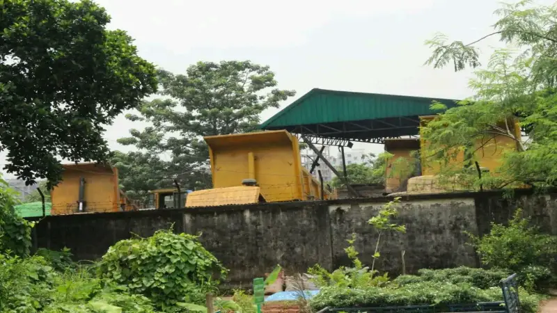 ডাম্পিং স্টেশনের পাশে সোনামণিদের কবর! এলাকাবাসীর ক্ষোভ ও দাবি: শ্রদ্ধার জায়গায় যেন অবহেলা না হয় ডাম্পিং স্টেশনের পাশে সোনামণিদের কবর! এলাকাবাসীর ক্ষোভ ও দাবি: শ্রদ্ধার জায়গায় যেন অবহেলা না হয়