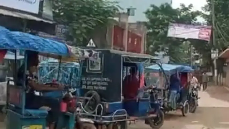 রামগঞ্জে অটোর রাজত্ব, জিম্মি সাধারণ যাত্রীরা! রামগঞ্জে অটোর রাজত্ব, জিম্মি সাধারণ যাত্রীরা!