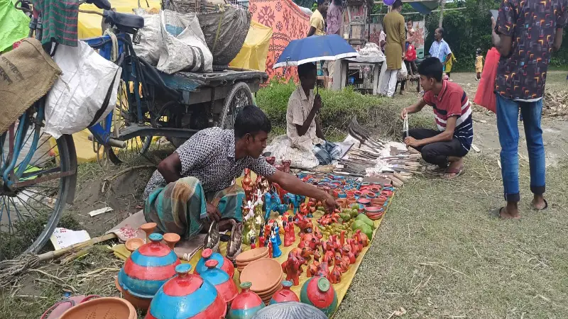 ফুলবাড়ীর ঐতিহ্যের দশহরার মেলা যেন সম্প্রীতির এক অনন্য নিদর্শন ফুলবাড়ীর ঐতিহ্যের দশহরার মেলা যেন সম্প্রীতির এক অনন্য নিদর্শন