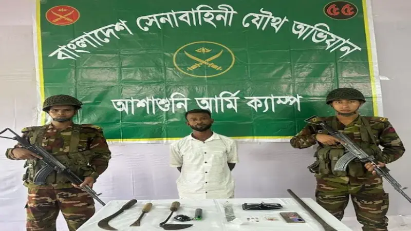 সাতক্ষীরায় সেনাবাহিনী হাতে শীর্ষ চাঁদাবাজ আটক সাতক্ষীরায় সেনাবাহিনী হাতে শীর্ষ চাঁদাবাজ আটক