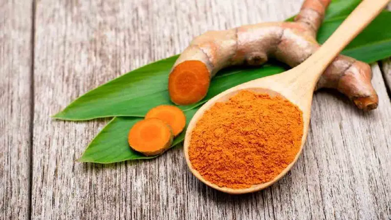 রূপচর্চায় হলুদ: ত্বকের উজ্জ্বলতা ও ব্রণ সমস্যার ঘরোয়া সমাধান রূপচর্চায় হলুদ: ত্বকের উজ্জ্বলতা ও ব্রণ সমস্যার ঘরোয়া সমাধান