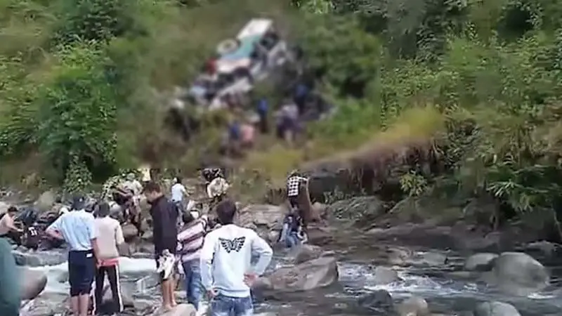 বাস খাদে পড়ে ৩৬ জনের মৃত্যু বাস খাদে পড়ে ৩৬ জনের মৃত্যু