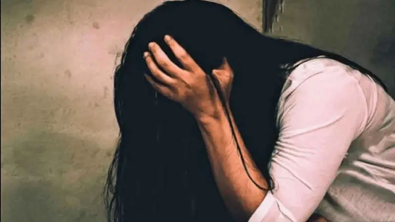 একই গ্রামের ৪০ জন অবিবাহিতা তরুণী ‘অন্তঃসত্ত্বা’, অতঃপর... একই গ্রামের ৪০ জন অবিবাহিতা তরুণী ‘অন্তঃসত্ত্বা’, অতঃপর...