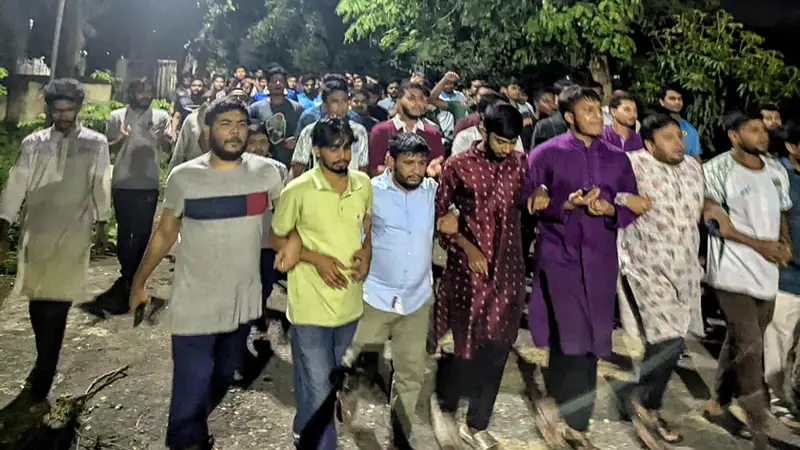 নৃশংস হত্যাকাণ্ডে উত্তাল সারাদেশ নৃশংস হত্যাকাণ্ডে উত্তাল সারাদেশ