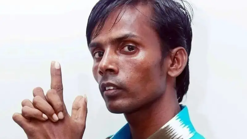 কাঁকড়ায় অরুচি হিরো আলমের! কাঁকড়ায় অরুচি হিরো আলমের!
