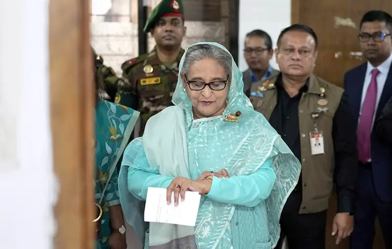 চাচা বাড়িঘর ভাঙ্গা কেন, আপা কোথায়? চাচা বাড়িঘর ভাঙ্গা কেন, আপা কোথায়?